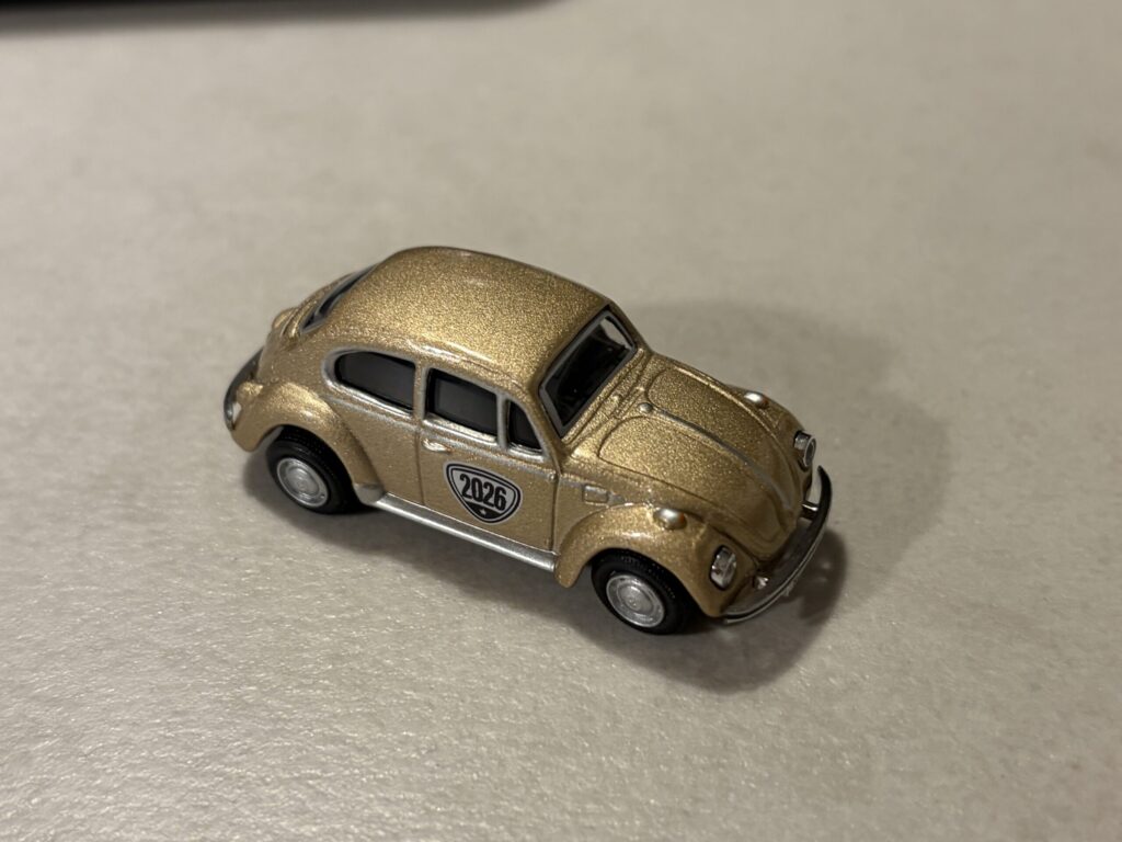 モロゾフ「ビートル」2026年限定カラーのゴールドミニカー実物